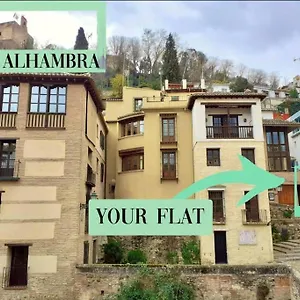 Japanese Style 9 Person Flat, Close To Alhambra Apartamento